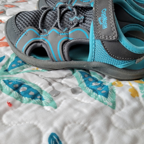 Boys Osh Kosh sandals - Picture 2 of 8